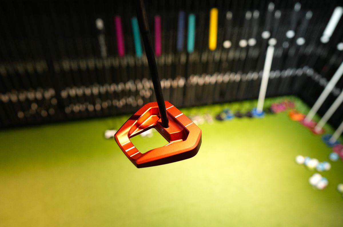 Lab VZN.1i Custom Red Putter 34″ (2)